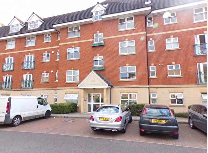 2 Bedroom Flat To Rent In Harrisons Wharf Purfleet, RM19