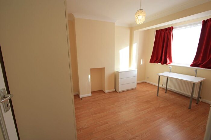 1 Bedroom Flat To Rent In Grove Road, Mitcham, CR4