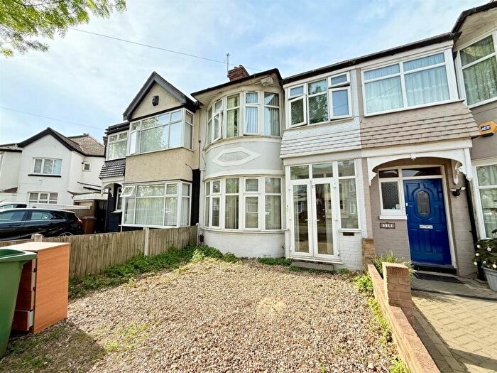 3 Bedroom House For Sale In Cherrydown Avenue, London, E4