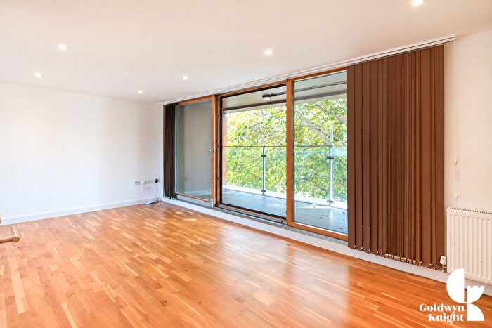 2 Bedroom Flat For Sale In Blackwall Lane, London, SE10