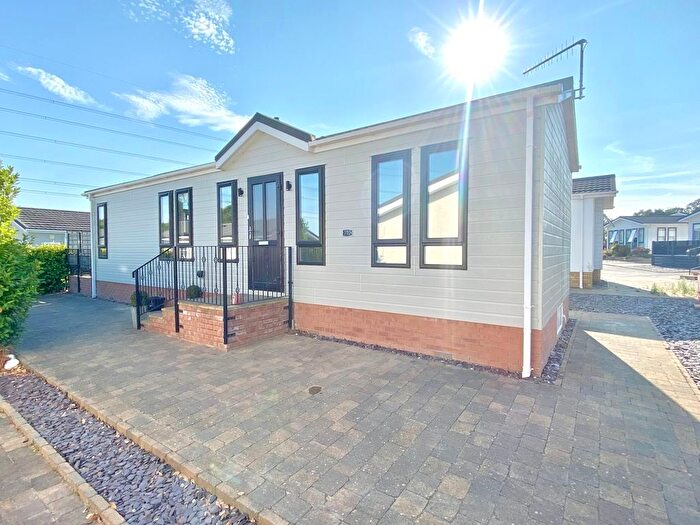 2 Bedroom Park Home For Sale In Wickham Court, North Boarhunt, PO17