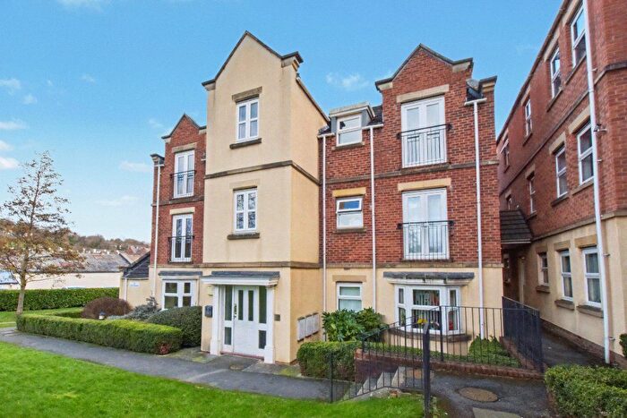 2 Bedroom Flat For Sale In Whitehall Green, Leeds, West Yorkshire, LS12