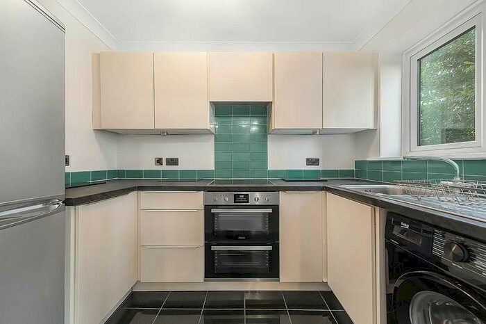 1 Bedroom Flat To Rent In Farquhar Road, London, SE19
