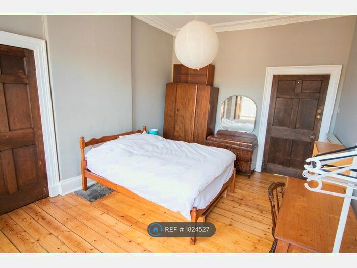 2 Bedroom Flat To Rent In Lothian Road, Edinburgh, EH3