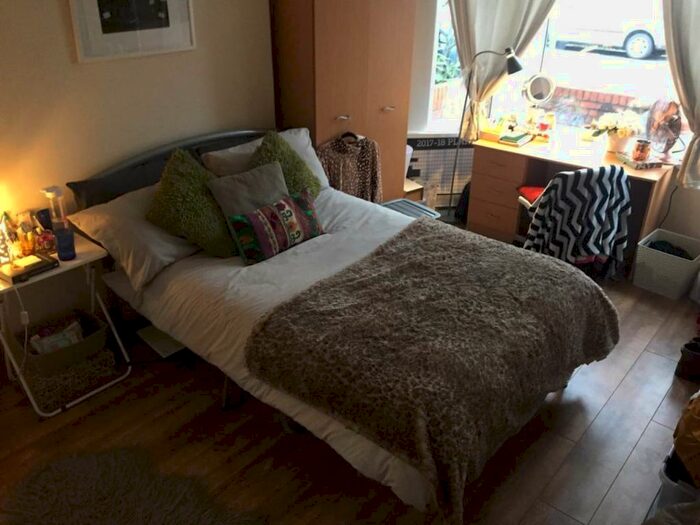 5 Bedroom House To Rent In Werfa Street, Roath, Cardiff, CF23