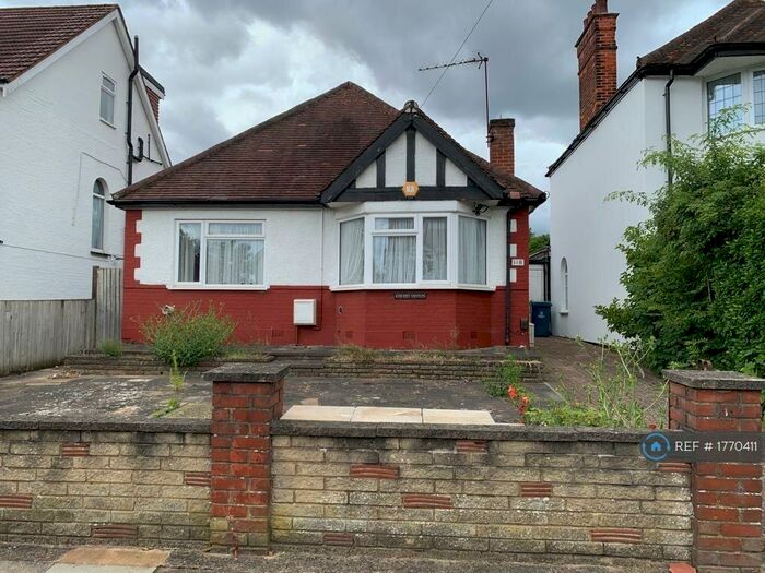 2 Bedroom Bungalow To Rent In Whitchurch Gardens, Edgware, HA8
