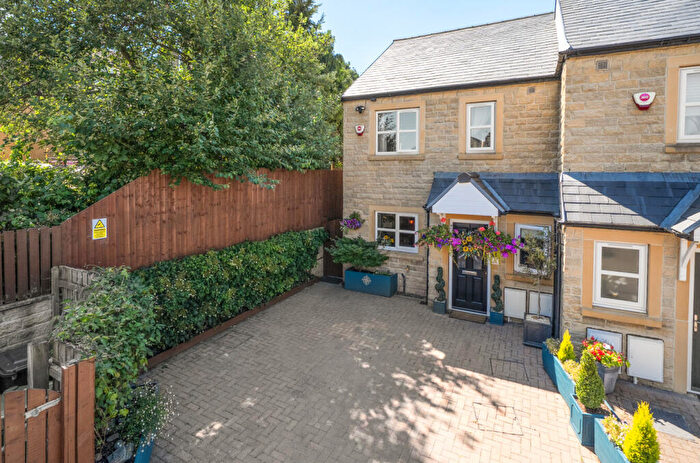 2 Bedroom End Of Terrace House For Sale In Fartown Court, Pudsey, West Yorkshire, LS28