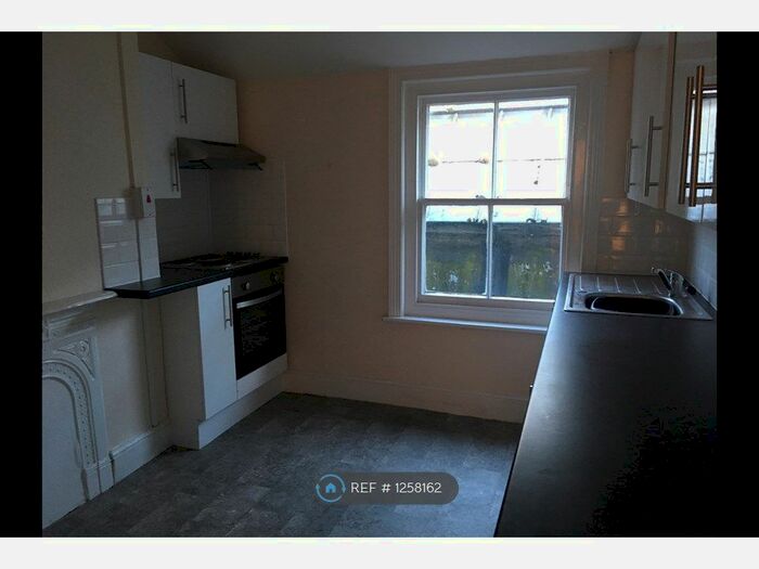 1 Bedroom Flat To Rent In Westbourne Arcade, Westbourne, Bournemouth BH4