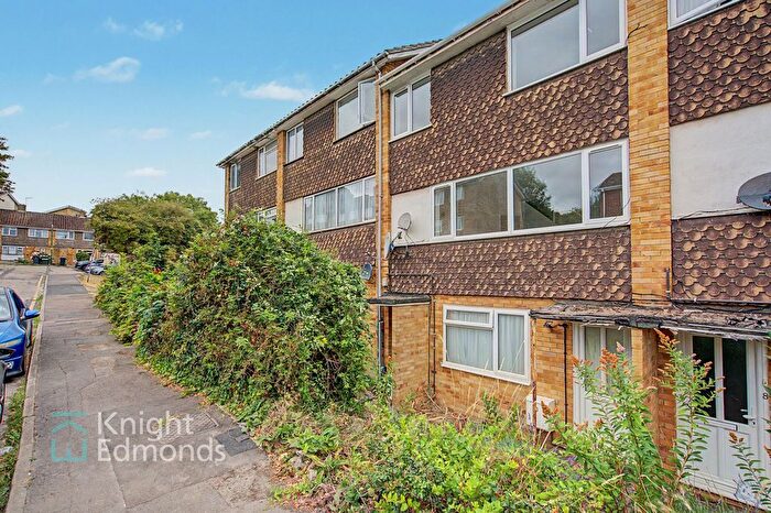 3 Bedroom Maisonette For Sale In Dixon Close, Maidstone, ME15
