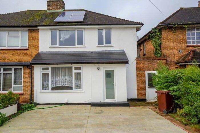4 Bedroom Semi-Detached House To Rent In North Avenue, Canvey Island, SS8