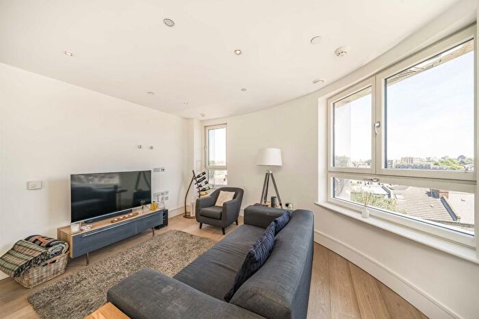 2 Bedroom Flat To Rent In Clement Avenue, Clapham, SW4