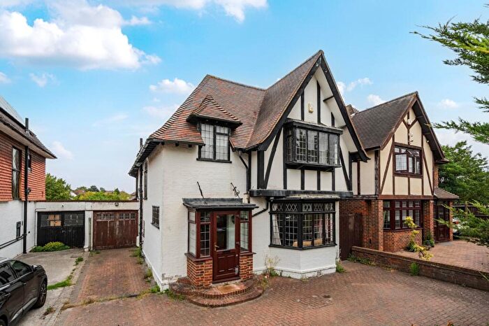 4 Bedroom Detached House To Rent In Eltham Palace Road London, SE9