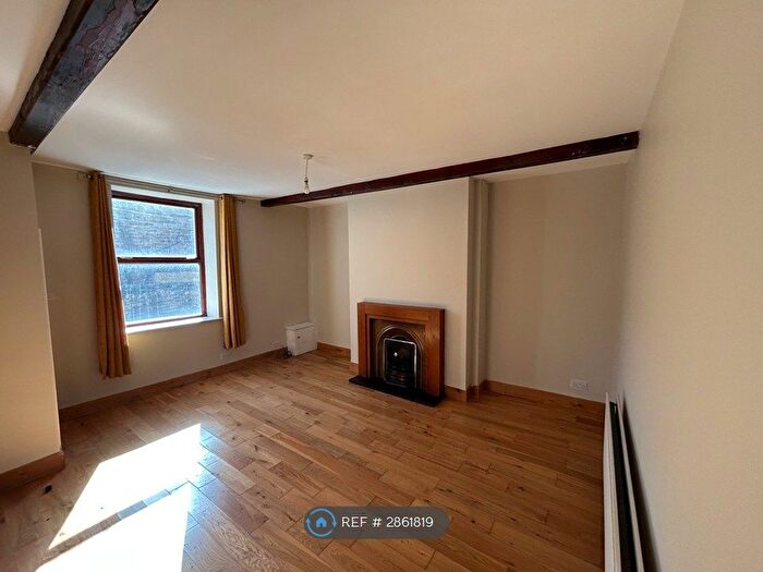 2 Bedroom Terraced House To Rent In Grove Square, Cleckheaton, BD19