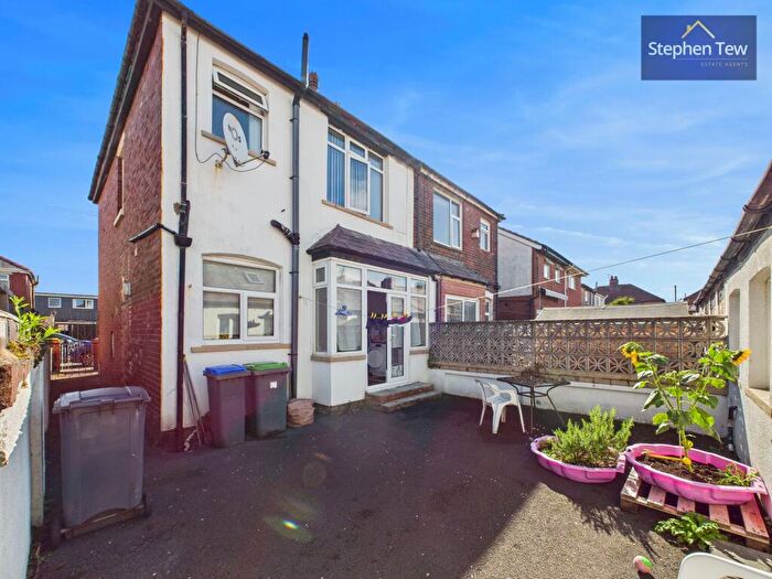 3 Bedroom End Of Terrace House For Sale In Garton Avenue, Blackpool, FY4