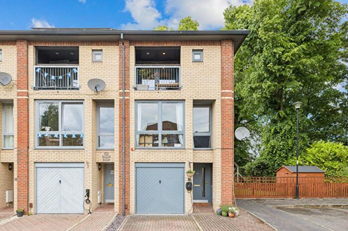 4 Bedroom End Of Terrace House For Sale In Hayford Mills, Cambusbarron, FK7