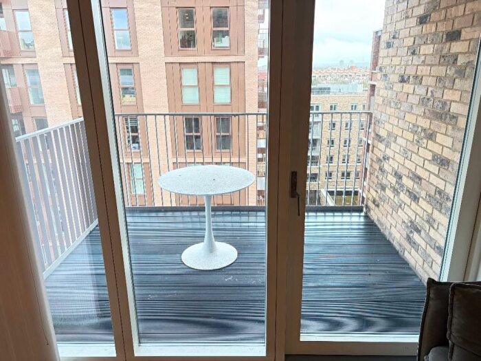 2 Bedroom Flat To Rent In Very Near Mary Neuner Road Area, Woodgreen, N8