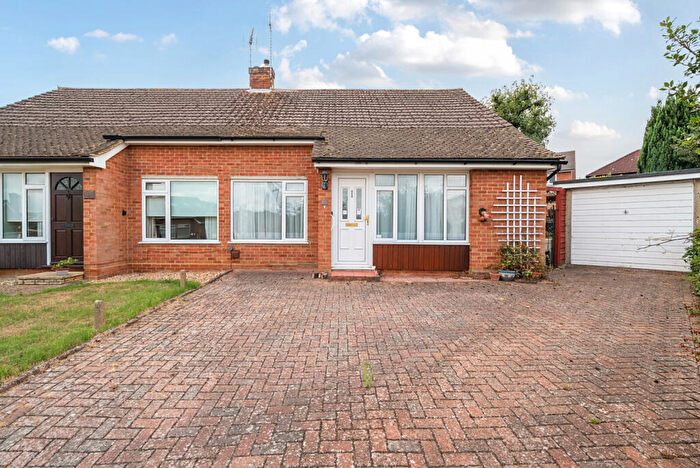3 Bedroom Bungalow For Sale In Boltons Close, Pyrford, GU22