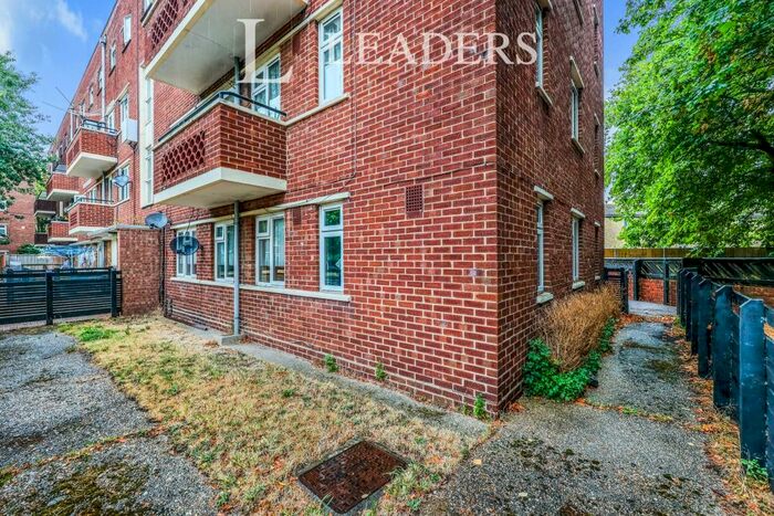 3 Bedroom Flat To Rent In Cornwallis Crescent, Portsmouth, PO1