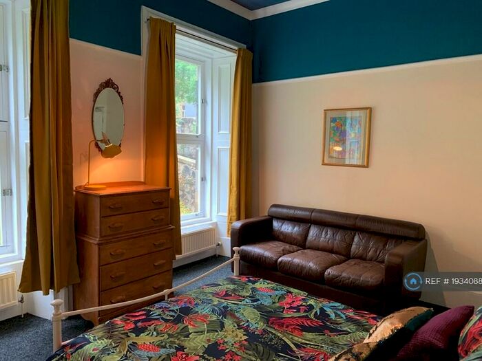 3 Bedroom Flat To Rent In Alfred Terrace, Glasgow, G12