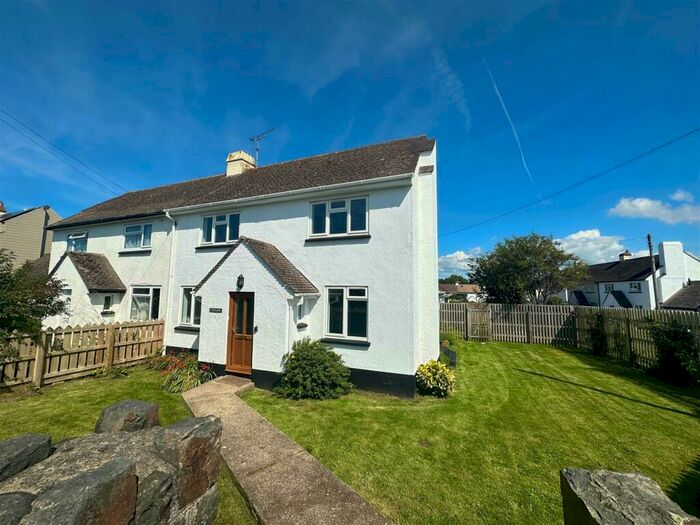 4 Bedroom Semi-Detached House To Rent In Field Close, Braunton, EX33