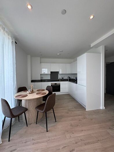 1 Bedroom Flat To Rent In Vernal Way, London, N18