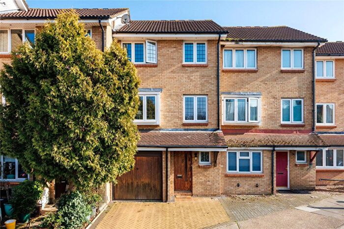 4 Bedroom Terraced House For Sale In Crowthorne Close, London, SW18