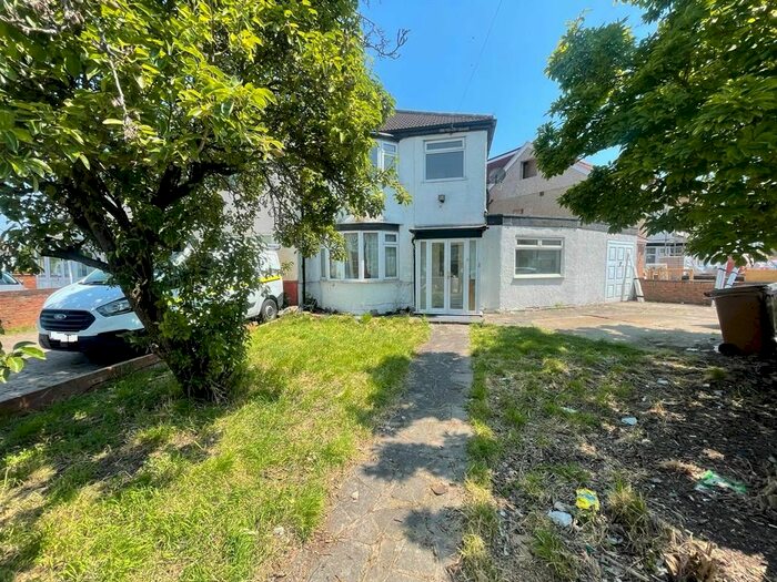 4 Bedroom Semi-Detached House To Rent In Rosebery Avenue, Harrow, Greater London, HA2