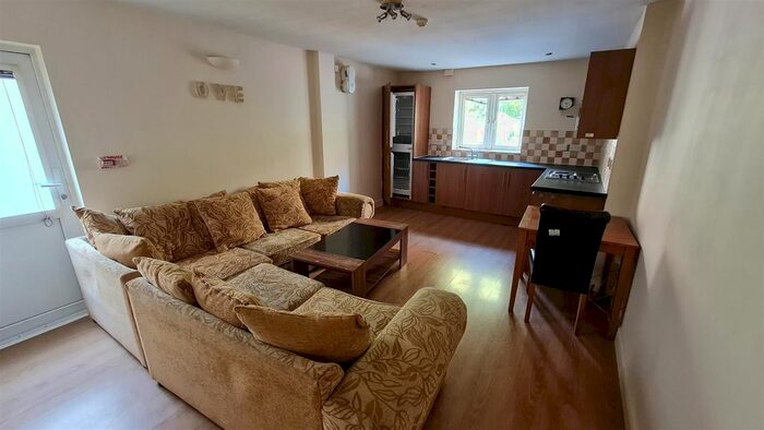 1 Bedroom Flat To Rent In Colum Road, Cathays, Cardiff, CF10