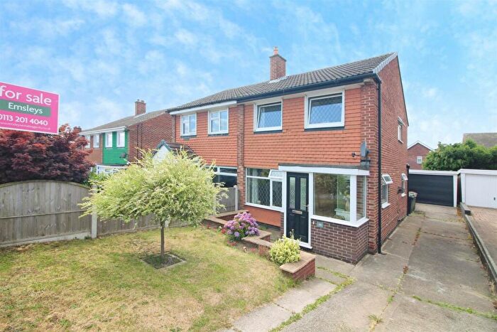 3 Bedroom Semi-Detached House For Sale In North Lane, Woodlesford, Leeds, LS26