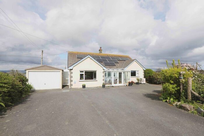 3 Bedroom Detached House For Sale In High Street, Helston, TR12