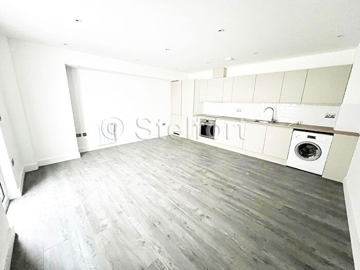 2 Bedroom Flat To Rent In Leytonstone Road, London, E15