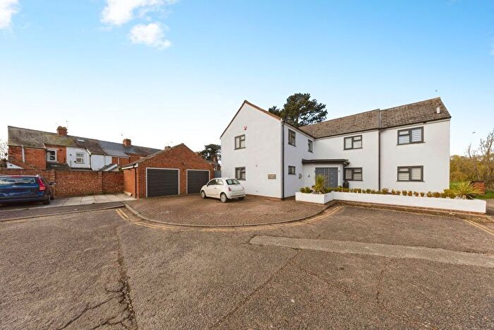 5 Bedroom Detached House For Sale In Castle Meadow Close, Newport Pagnell, MK16