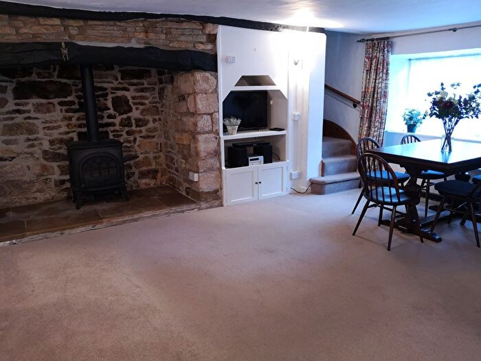 2 Bedroom Cottage To Rent In West Street, Wareham, BH20