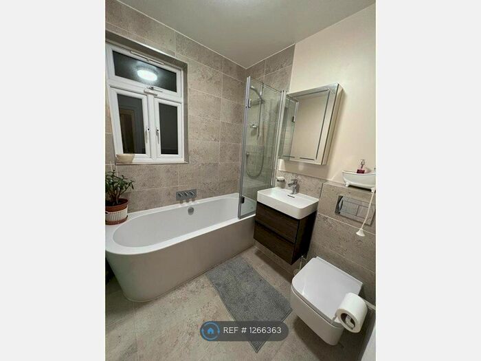 1 Bedroom Maisonette To Rent In Sandyhill Road, Ilford IG1