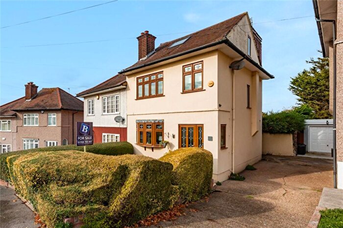 4 Bedroom Semi Detached House For Sale In Hunters Grove, Romford, RM5