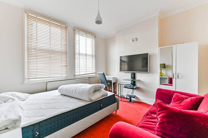 3 Bedroom House To Rent In Thornton Heath, Thornton Heath, CR7