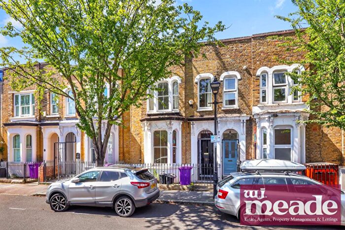 4 Bedroom Terraced House To Rent In Lichfield Road, Bow, E3