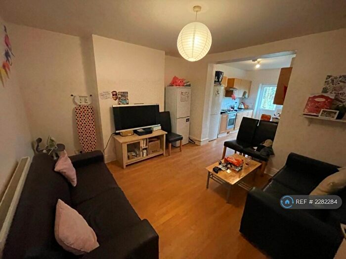 5 Bedroom Semi-Detached House To Rent In Lathom Road, Manchester, M20