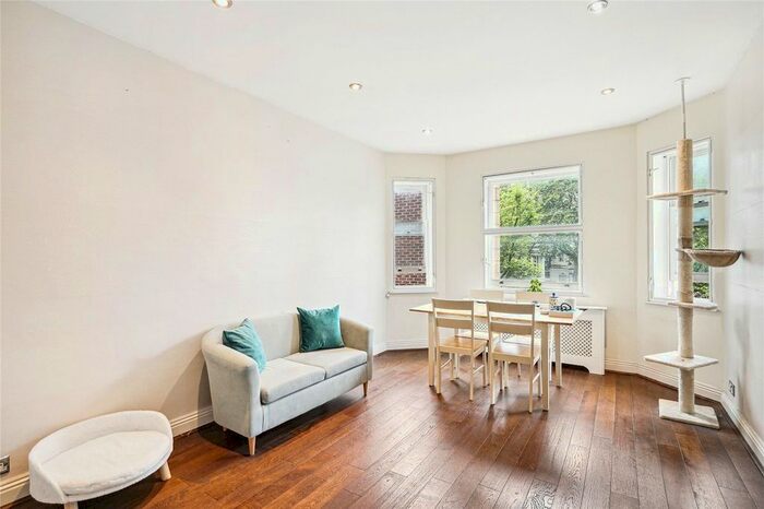 2 Bedroom Flat To Rent In Collingham Place, Earls Court, SW5
