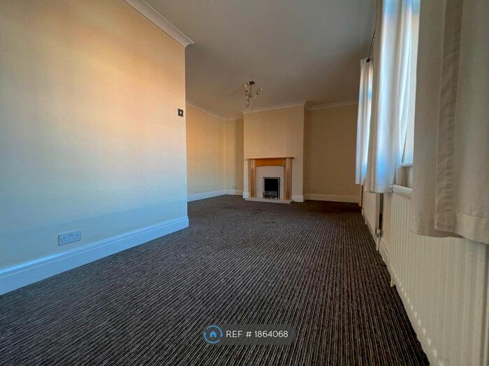 2 Bedroom Flat To Rent In Richmond Road, South Shields, NE34