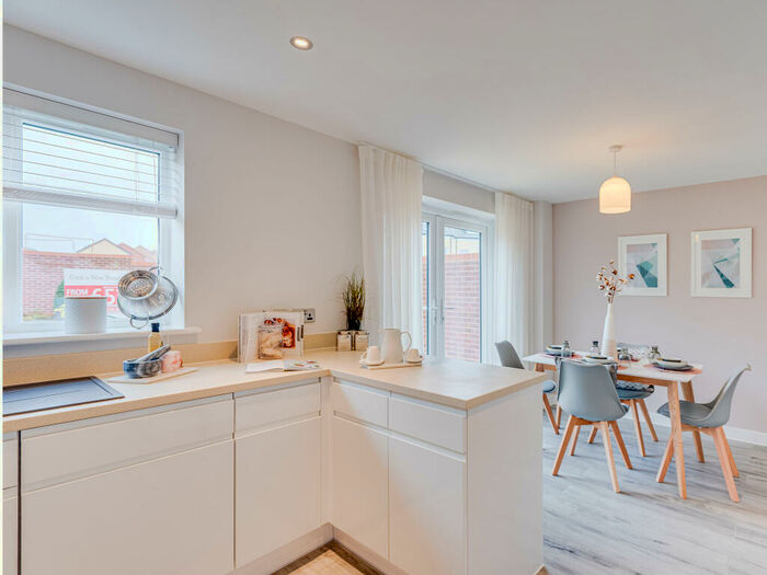 4 Bedroom Detached House For Sale In Higham Lane, Nuneaton, CV11