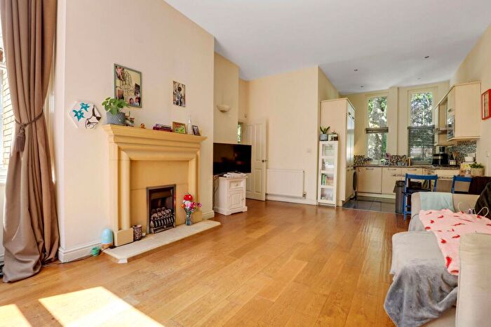 2 Bedroom Flat For Sale In Magdala Road, Nottingham, NG3
