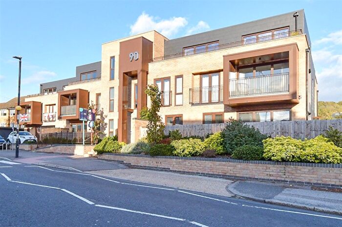 2 Bedroom Flat For Sale In High Road, Benfleet, Essex, SS7