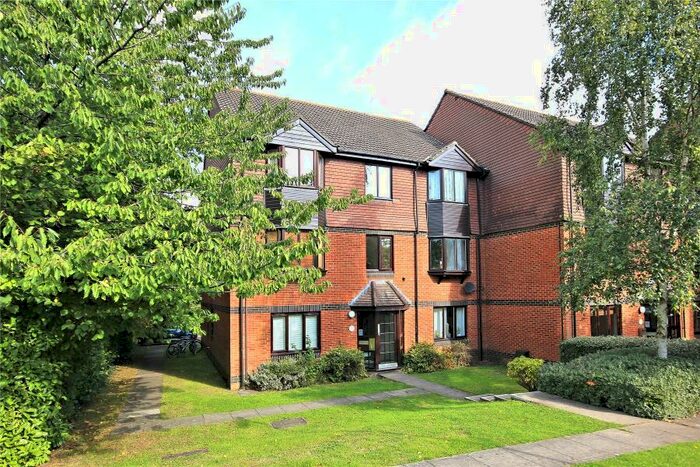 2 Bedroom Apartment To Rent In Woking, GU21
