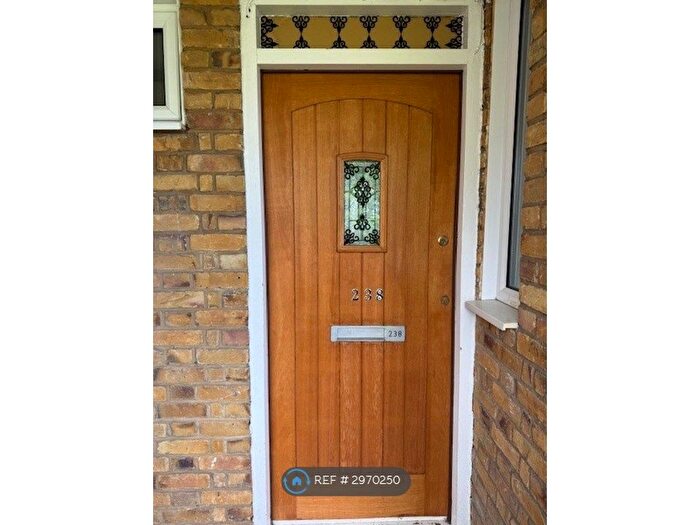 2 Bedroom Flat To Rent In Brockles Mead, Harlow, CM19