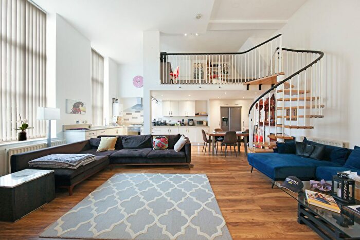 2 Bedroom Flat For Sale In Cottage Close, Harrow On The Hill, London, HA2