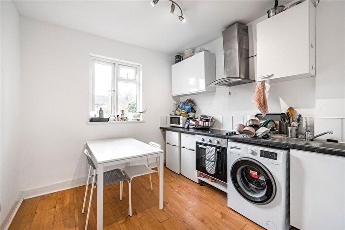 3 Bedroom Flat To Rent In Chesterfield Gardens, Harringay, London, N4