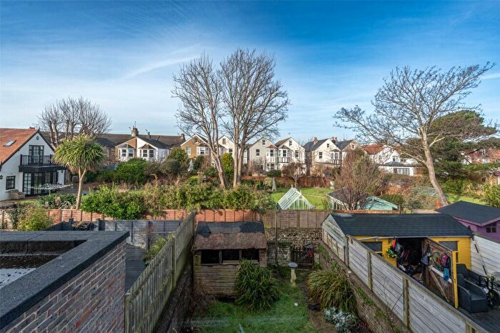 1 Bedroom Flat For Sale In Ham Road, Worthing, West Sussex, BN11