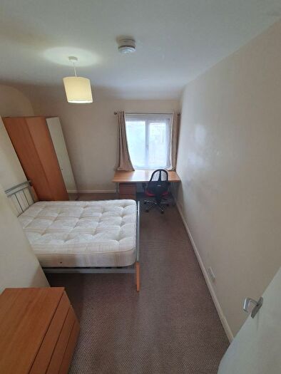 1 Bedroom Flat To Rent In Weyside Road, Guildford, GU1