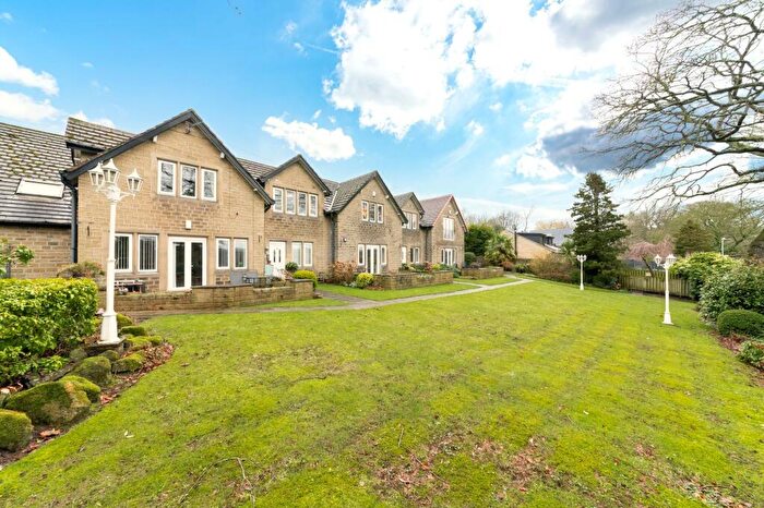 2 Bedroom Apartment For Sale In Dark Lane, Huddersfield, HD4